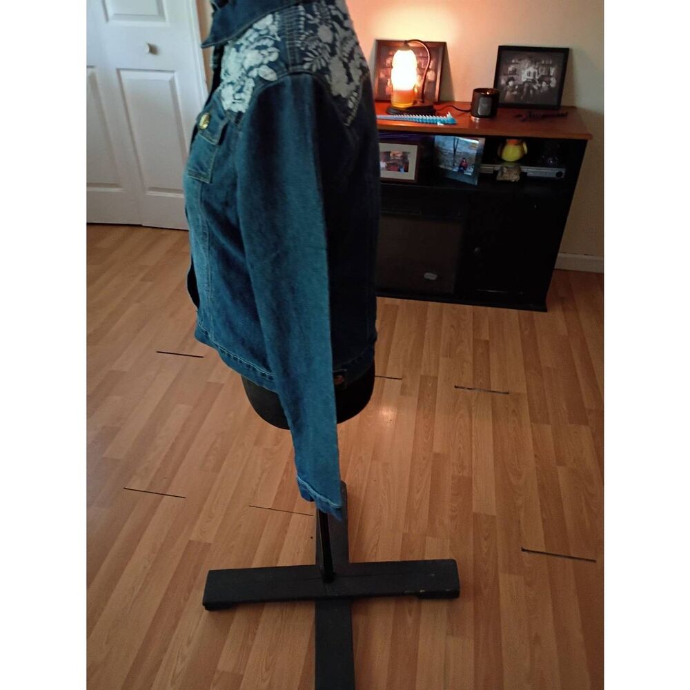 Small Hannah Button Up Denim Blue Jean Jacket Embroidered Floral Design Pockets - Picture 6 of 6